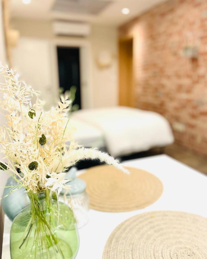 La Petite Halte Bed & Breakfast Comines-Warneton Bagian luar foto